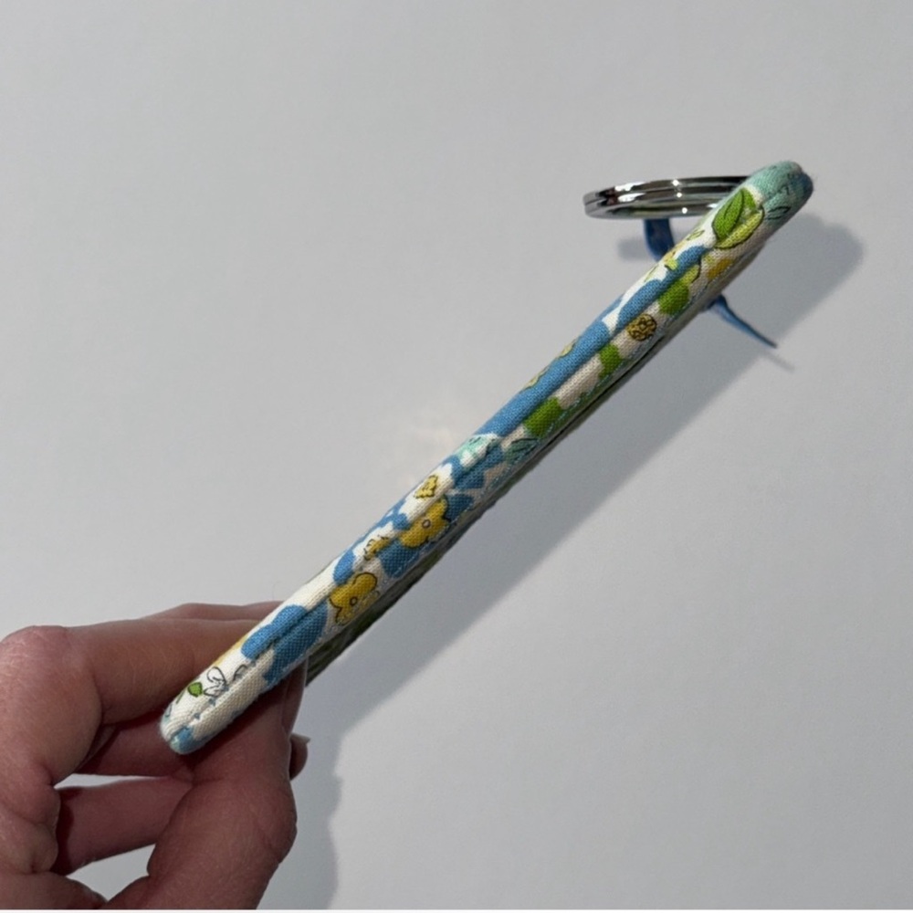 Vera Bradley | Floral ID Case with Keyring - Picture 5 of 10